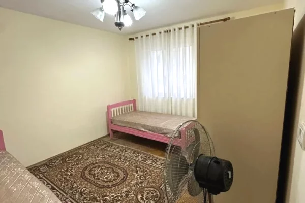 Shtepi me qera Apartament ne Tirane, 3+1, Mobilimi E mobiluar, Pagesa 60,000  Leke.