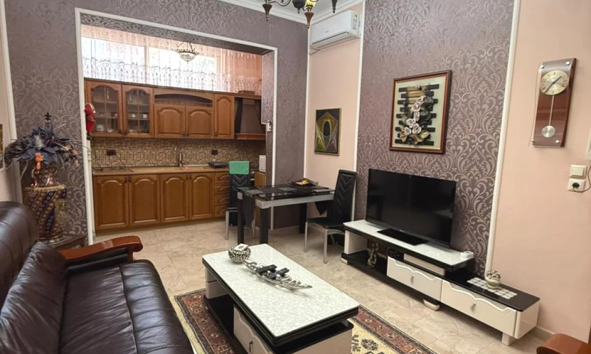 Shtepi me qera Apartament ne Tirane, 2+1, Mobilimi E mobiluar, Pagesa 65,000  Leke.
