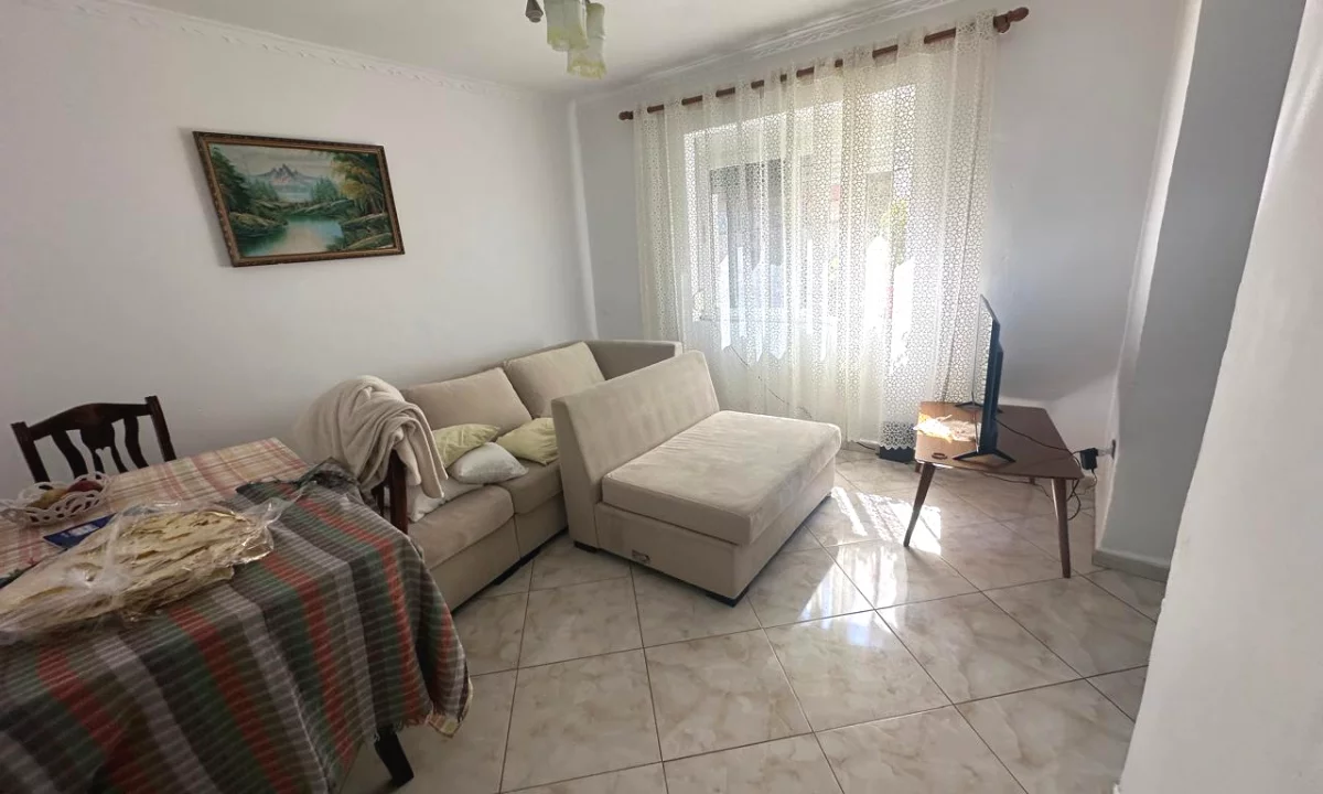 Shtepi ne shitje Apartament ne Tirane, 2+1, Mobilimi Pjeserisht e mobiluar, Pagesa 145,000  Euro.