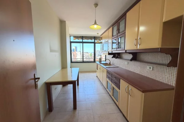 Shtepi me qera 3+1 ne Tirane - 80,000 Leke