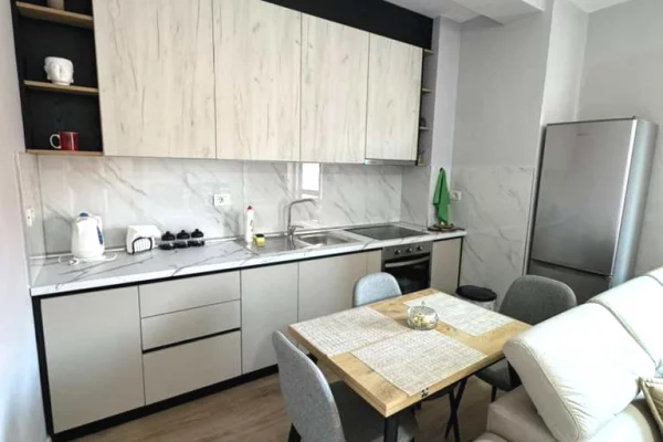 Shtepi me qera Apartament ne Tirane, 2+1, Mobilimi E mobiluar, Pagesa 60,000  Leke.