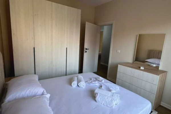Shtepi me qera Apartament ne Tirane, 2+1, Mobilimi E mobiluar, Pagesa 60,000  Leke.