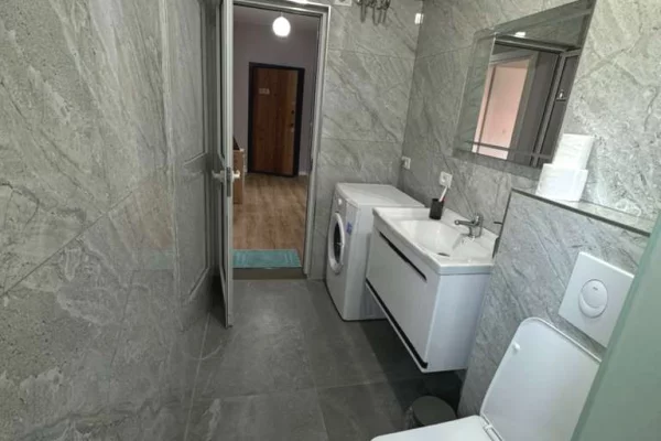 Shtepi me qera Apartament ne Tirane, 2+1, Mobilimi E mobiluar, Pagesa 60,000  Leke.