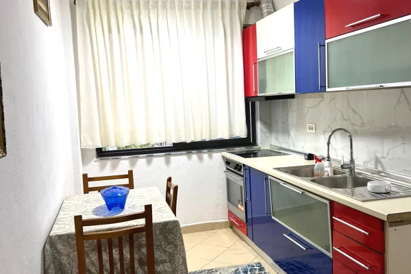 Shtepi me qera Vila Luksoze ne Tirane, 1+1, Mobilimi E mobiluar, Pagesa 40,000  Leke.