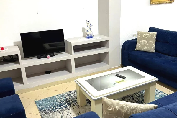 Shtepi me qera Vila Luksoze ne Tirane, 1+1, Mobilimi E mobiluar, Pagesa 40,000  Leke.