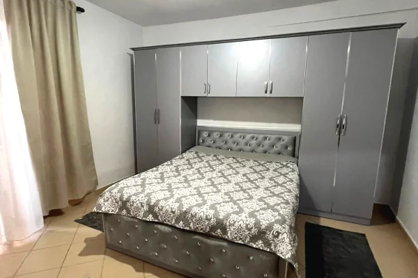 Shtepi me qera Vila Luksoze ne Tirane, 1+1, Mobilimi E mobiluar, Pagesa 40,000  Leke.