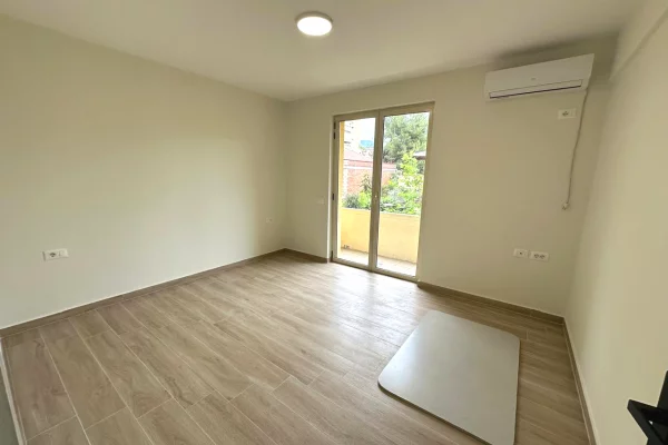 🏢Rruga e Durresit jepet me qera per zyra,apartament 3+1 600Euro(Neto)