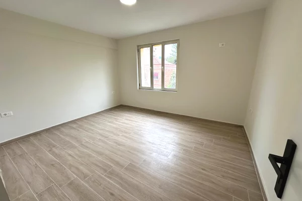 🏢Rruga e Durresit jepet me qera per zyra,apartament 3+1 600Euro(Neto)
