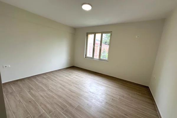 🏢Rruga e Durresit jepet me qera per zyra,apartament 3+1 600Euro(Neto)