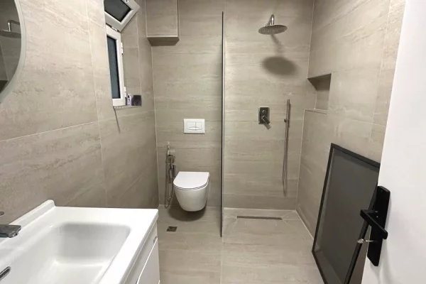 🏢Rruga e Durresit jepet me qera per zyra,apartament 3+1 600Euro(Neto)