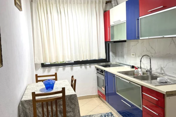 Shtepi me qera Vila Luksoze ne Tirane, 1+1, Mobilimi E mobiluar, Pagesa 40,000  Leke.