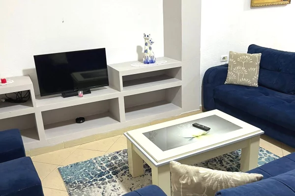 Shtepi me qera Vila Luksoze ne Tirane, 1+1, Mobilimi E mobiluar, Pagesa 40,000  Leke.