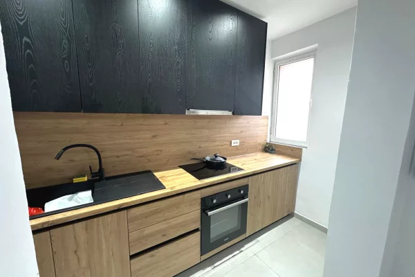 Appartamento in vendita a Tirana 2+1, Arredato