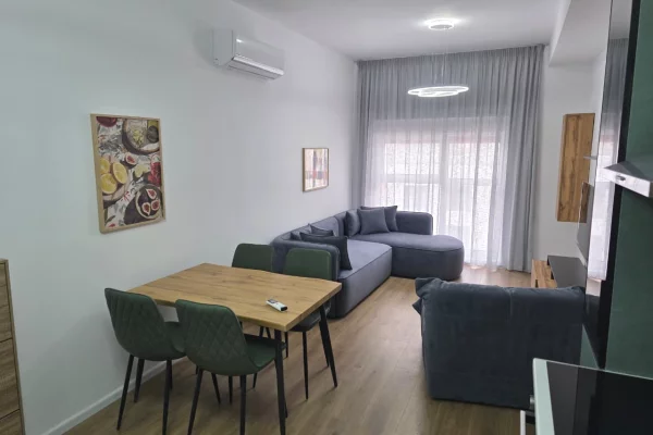 🏢Ne zonen e Ali Demit,Rezidenca Kadiu jepet me qera apartament 2+1, i mobiluar.50,000 Leke 
