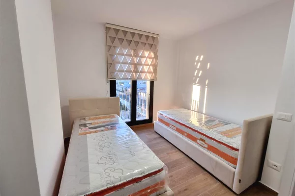 Shtepi me qera Apartament ne Tirane, 2+1, Mobilimi E mobiluar, Pagesa 800  Euro.