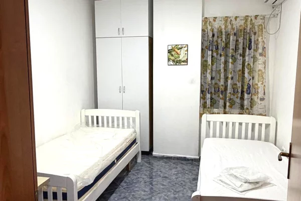 Shtepi me qera Apartament ne Tirane, 2+1, Mobilimi E mobiluar, Pagesa 40,000  Leke.
