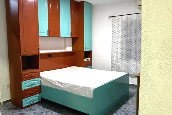 Shtepi me qera Apartament ne Tirane, 2+1, Mobilimi E mobiluar, Pagesa 40,000  Leke.