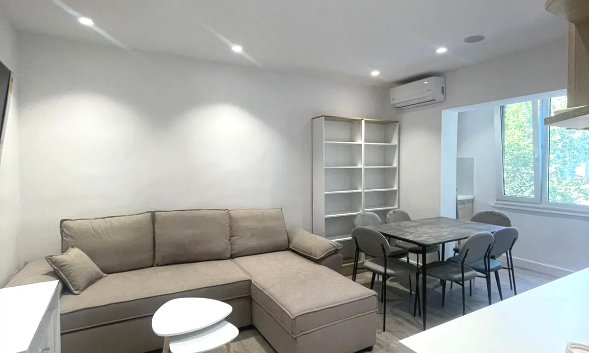 Shtepi me qera Apartament ne Tirane, 1+1, Mobilimi E mobiluar, Pagesa 50,000  Leke.