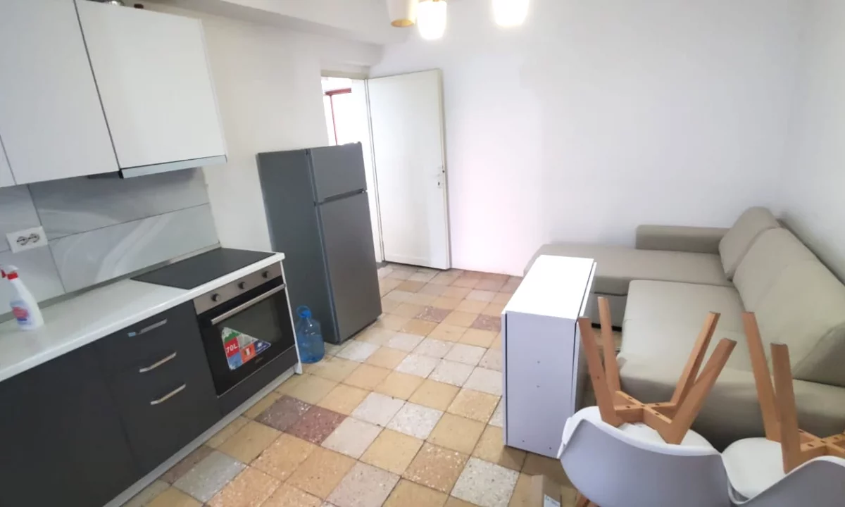Shtepi me qera Apartament ne Tirane, 1+1, Mobilimi E mobiluar, Pagesa 37,000  Leke.