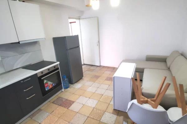 Shtepi me qera 1+1 ne Tirane - 37,000 Leke