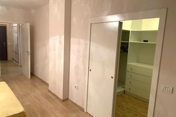 Shtepi me qera Apartament ne Tirane, 2+1, Mobilimi E mobiluar, Pagesa 65,000  Leke.