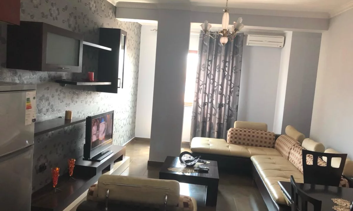 Shtepi me qera Apartament ne Tirane, 2+1, Mobilimi E mobiluar, Pagesa 65,000  Leke.