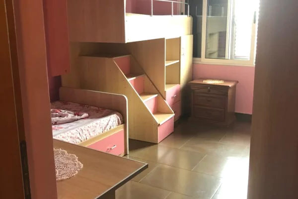 Shtepi me qera Apartament ne Tirane, 2+1, Mobilimi E mobiluar, Pagesa 65,000  Leke.