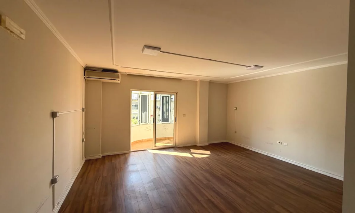Sheshi Willson jepet me qera ambient biznesi per zyra,5+1+2,pjeserisht i mobiluar 1,800Euro (Neto)