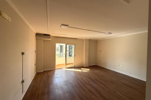 Sheshi Willson jepet me qera ambient biznesi per zyra,5+1+2,pjeserisht i mobiluar 1,800Euro (Neto)