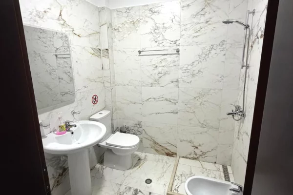 Sheshi Willson jepet me qera ambient biznesi per zyra,5+1+2,pjeserisht i mobiluar 1,800Euro (Neto)