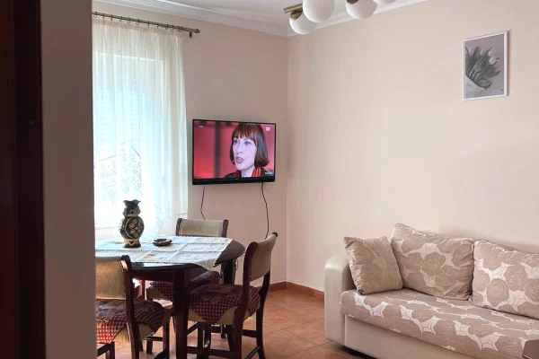 Shtepi me qera 2+1 ne Tirane - 80,000 Leke