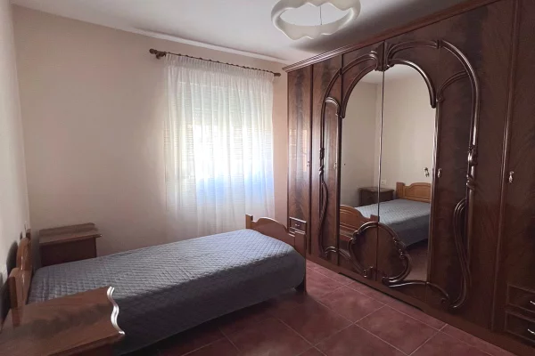 Shtepi me qera Apartament ne Tirane, 2+1, Mobilimi E mobiluar, Pagesa 80,000  Leke.