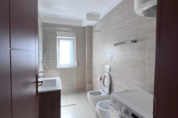 Shtepi me qera Apartament ne Tirane, 2+1, Mobilimi E mobiluar, Pagesa 80,000  Leke.