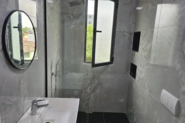Shtepi me qera Apartament ne Tirane, 2+1, Mobilimi E mobiluar, Pagesa 55,000  Leke.