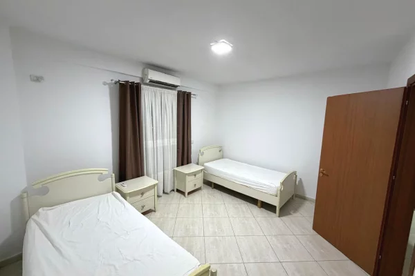 Shtepi me qera Apartament ne Tirane, 2+1, Mobilimi E mobiluar, Pagesa 70,000  Leke.