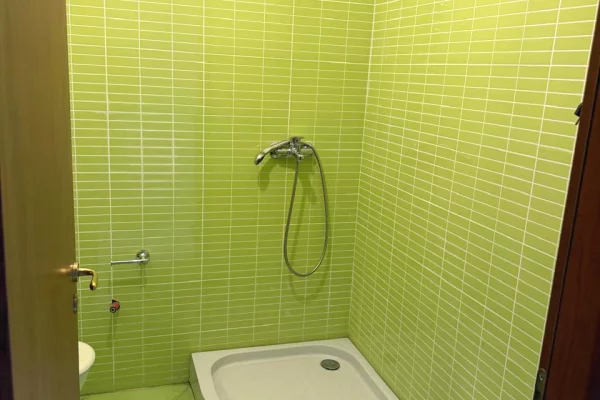 Shtepi me qera Apartament ne Tirane, 2+1, Mobilimi E mobiluar, Pagesa 70,000  Leke.