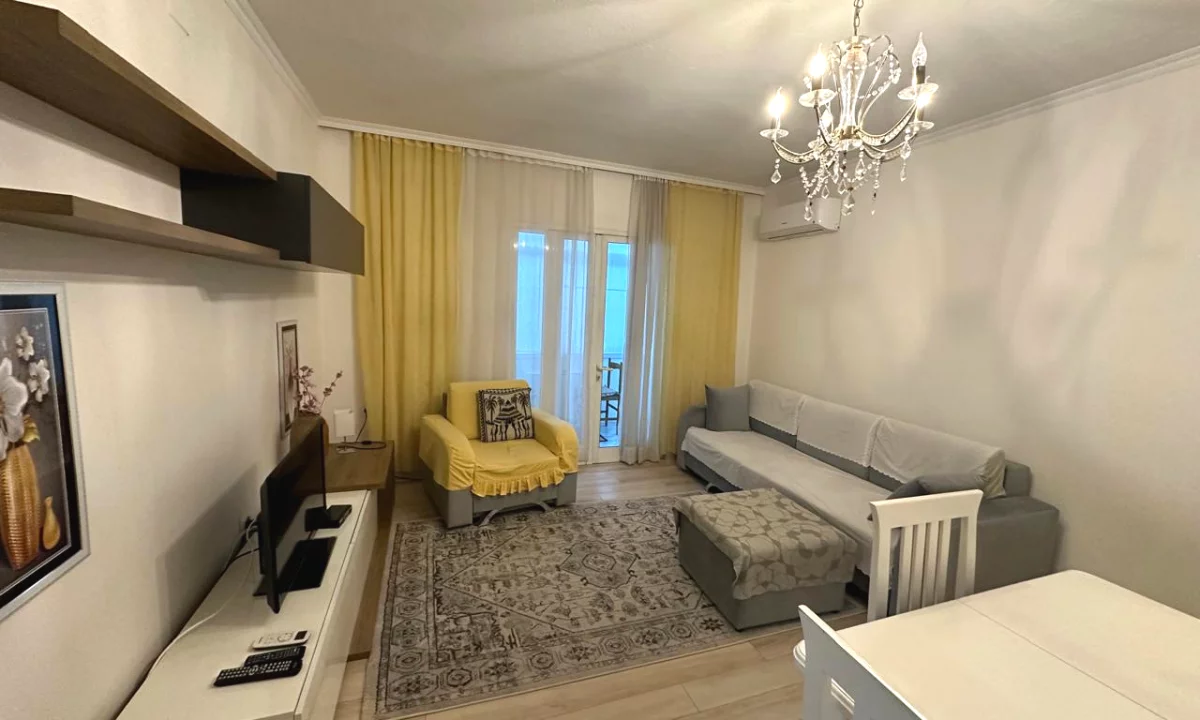 Shtepi me qera Apartament ne Tirane, 3+1, Mobilimi E mobiluar, Pagesa 800  Euro.