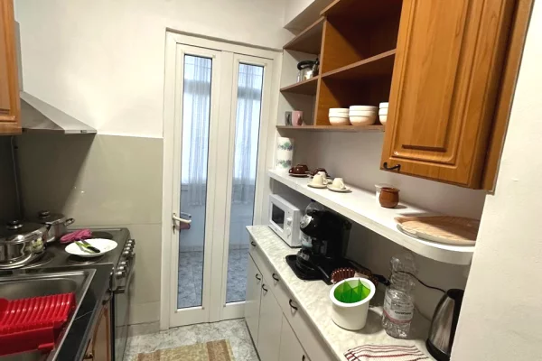 Shtepi me qera Apartament ne Tirane, 3+1, Mobilimi E mobiluar, Pagesa 800  Euro.