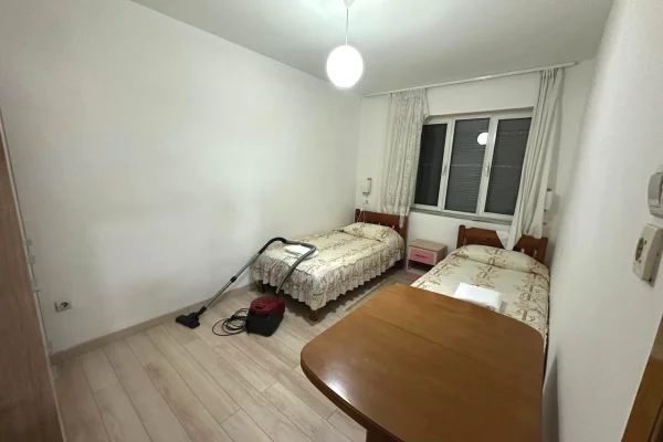 Shtepi me qera Apartament ne Tirane, 3+1, Mobilimi E mobiluar, Pagesa 800  Euro.