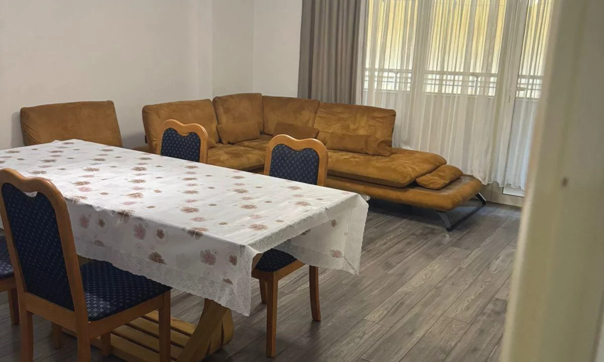 Shtepi me qera Apartament ne Tirane, 2+1, Mobilimi E mobiluar, Pagesa 50,000  Leke.