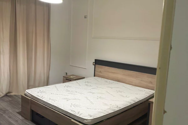 Shtepi me qera Apartament ne Tirane, 2+1, Mobilimi E mobiluar, Pagesa 50,000  Leke.