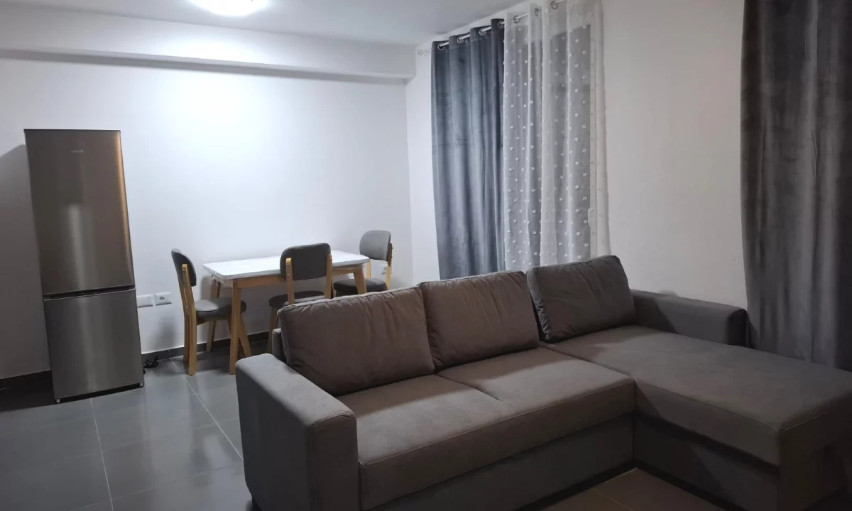 Shtepi me qera Apartament ne Tirane, 3+1, Mobilimi E mobiluar, Pagesa 65,000  Leke.