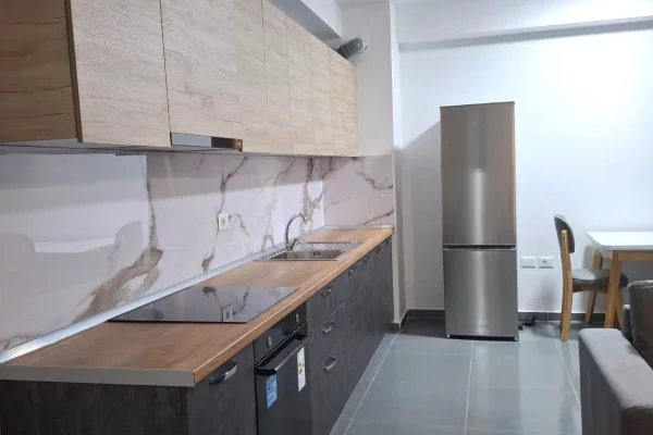 Shtepi me qera Apartament ne Tirane, 3+1, Mobilimi E mobiluar, Pagesa 65,000  Leke.