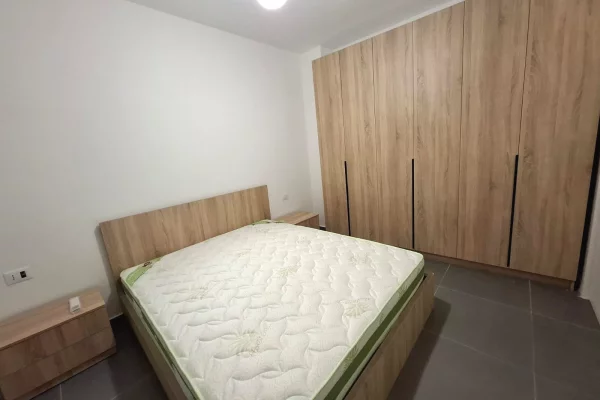 Shtepi me qera Apartament ne Tirane, 3+1, Mobilimi E mobiluar, Pagesa 65,000  Leke.