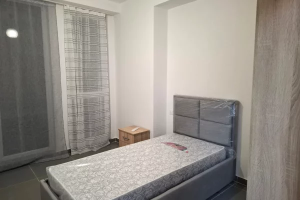 Shtepi me qera Apartament ne Tirane, 3+1, Mobilimi E mobiluar, Pagesa 65,000  Leke.