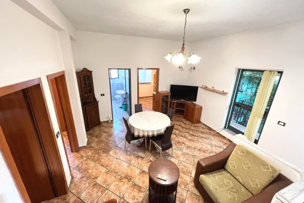 Shtepi me qera Vila Luksoze ne Tirane, 2+1, Mobilimi E mobiluar, Pagesa 60,000  Leke.