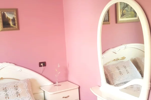 Shtepi me qera Apartament ne Tirane, 2+1, Mobilimi E mobiluar, Pagesa 70,000  Leke.