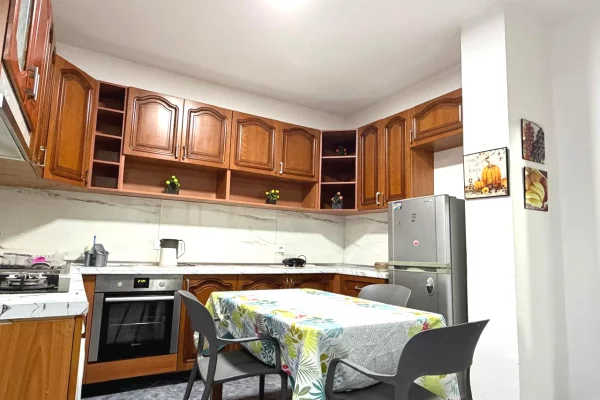 Shtepi me qera Apartament ne Tirane, 2+1, Mobilimi E mobiluar, Pagesa 40,000  Leke.