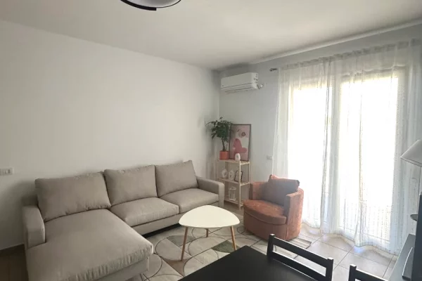 Shtepi me qera Apartament ne Tirane, 1+1, Mobilimi E mobiluar, Pagesa 65,000  Leke.