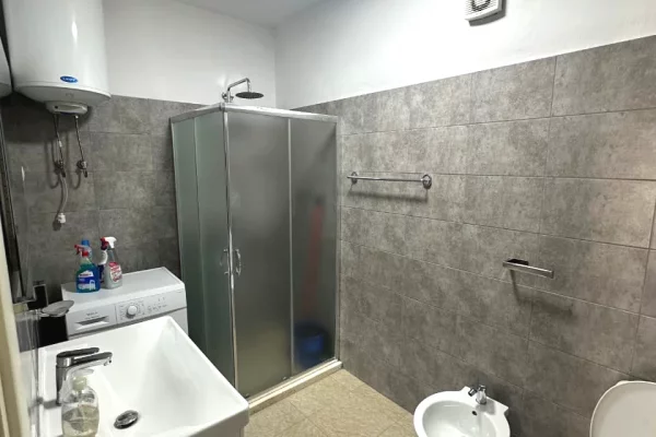 Shtepi me qera Apartament ne Tirane, 1+1, Mobilimi E mobiluar, Pagesa 65,000  Leke.
